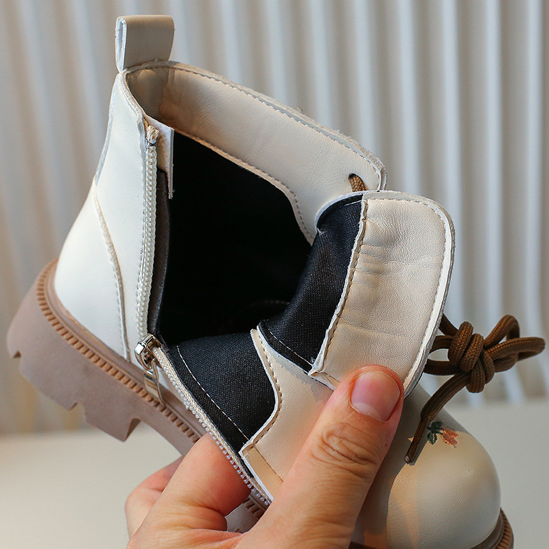 Girls' Martin boots, 2026 autumn and winter new item, fashionable embroidered princess boots for little girls, baby soft soled children's short boots Girls' Martin boots, 2026 autumn and winter new item, fashionable embroidered princess boots for little girls, baby soft soled children's short boots