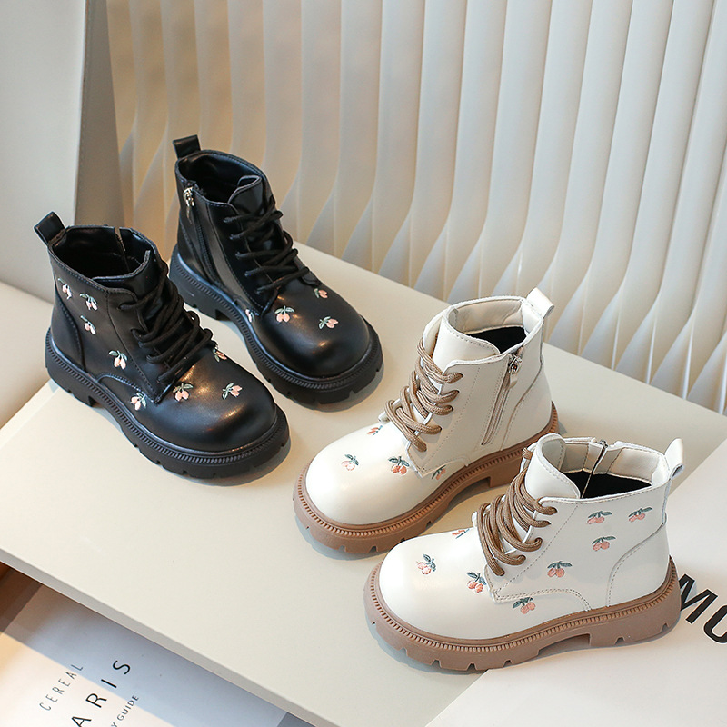Girls' Martin boots, 2026 autumn and winter new item, fashionable embroidered princess boots for little girls, baby soft soled children's short boots