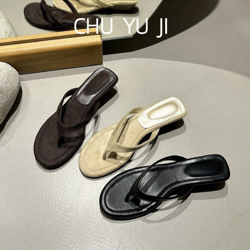 Step on poop slippers~2026 summer new style clip toe high-heeled slippers versatile and fashionable round toe wedge heel flip flops for women