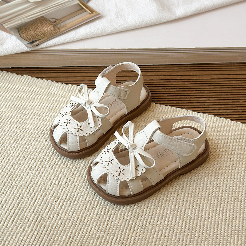 Girls' Sandals 2026 Summer New Style Non slip Breathable Beach Shoes for Children, Soft soled Baotou Beach Sandals for Babies Girls' Sandals 2026 Summer New Style Non slip Breathable Beach Shoes for Children, Soft soled Baotou Beach Sandals for Babies