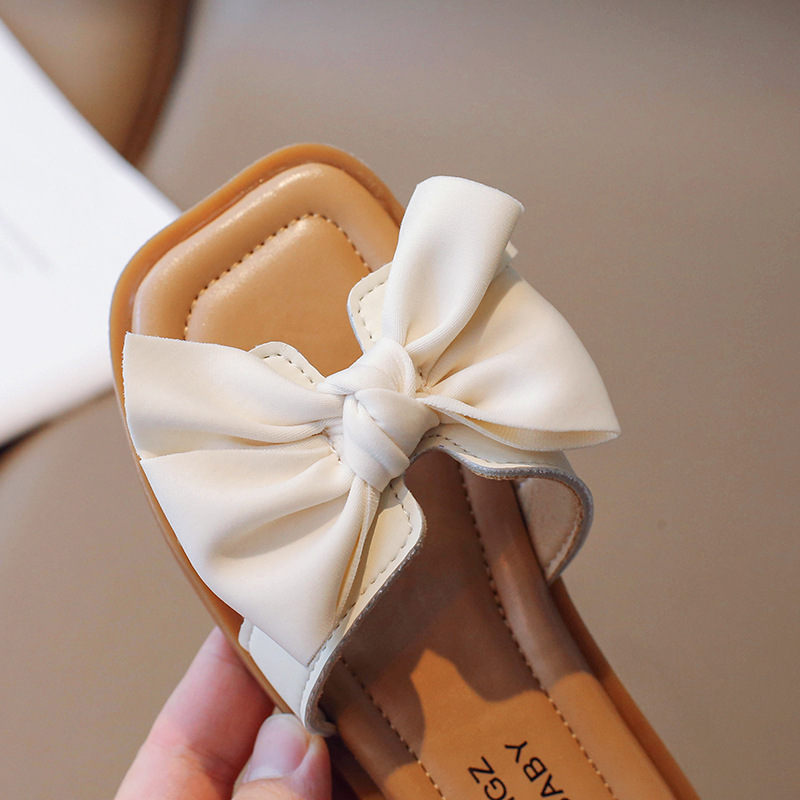 Girls' slippers 2024 summer new Korean version baby bow sandals versatile soft bottom exposed toe sandals for little girls Girls' slippers 2024 summer new Korean version baby bow sandals versatile soft bottom exposed toe sandals for little girls