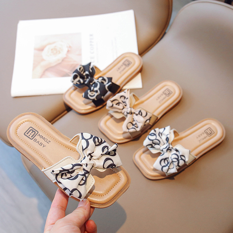 Girls' slippers 2024 summer new item, fashionable princess style cool slippers for little girls, children's soft soled butterfly bow anti slip slippers