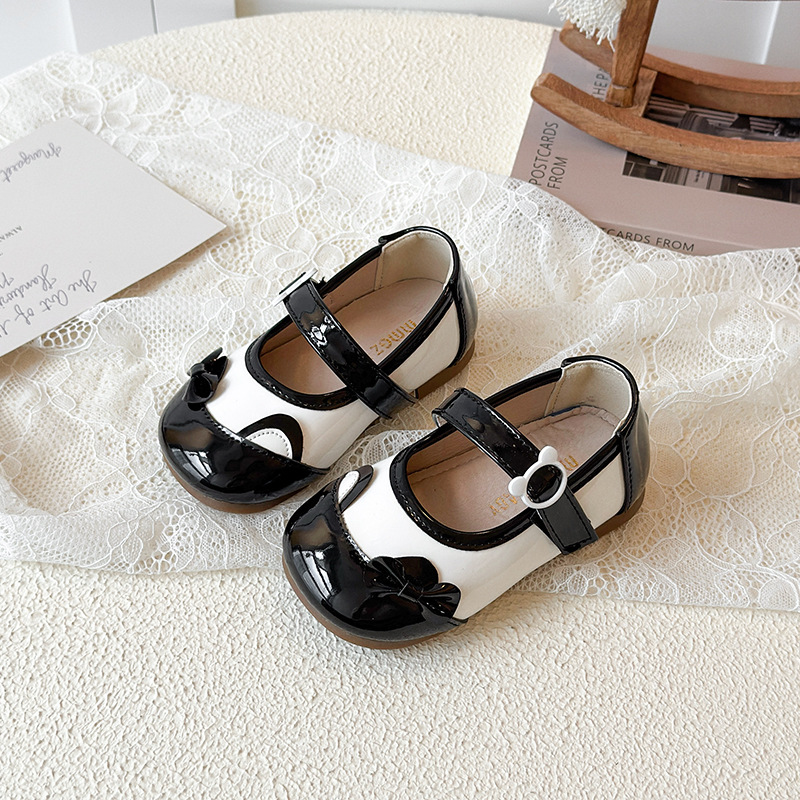 Girls' Little Leather Shoes 2025 Spring and Autumn New Style Children's Fashion Korean Edition Princess Shoes Children's 4-6-10 Year Old Soft Leather Single Shoes Girls' Little Leather Shoes 2025 Spring and Autumn New Style Children's Fashion Korean Edition Princess Shoes Children's 4-6-10 Year Old Soft Leather Single Shoes