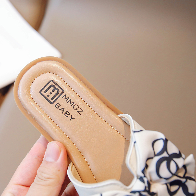 Girls' slippers 2024 summer new item, fashionable princess style cool slippers for little girls, children's soft soled butterfly bow anti slip slippers Girls' slippers 2024 summer new item, fashionable princess style cool slippers for little girls, children's soft soled butterfly bow anti slip slippers