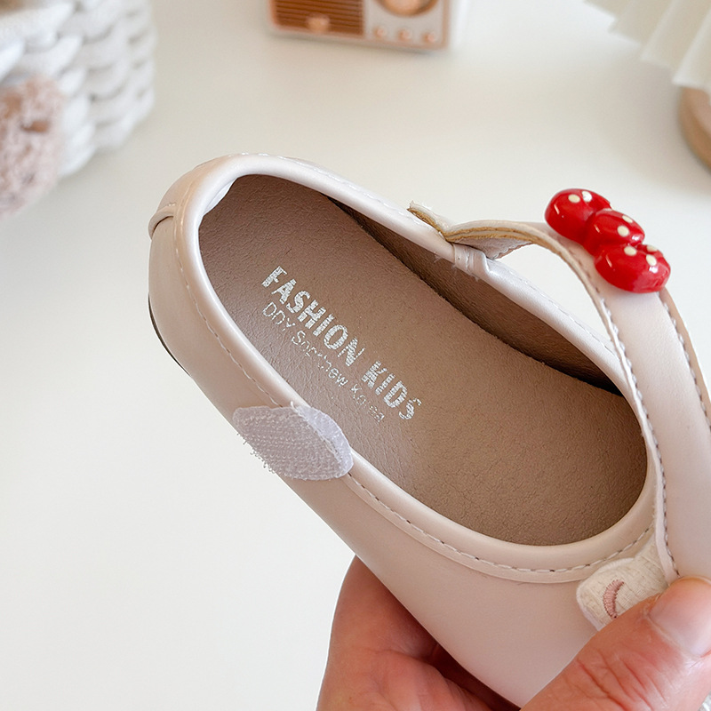 Girls' Little Leather Shoes 2026 Spring and Autumn New Style Little Girls' Fashion Korean Edition Cartoon Princess Shoes Middle Children's Soft soled Single Shoes Girls' Little Leather Shoes 2026 Spring and Autumn New Style Little Girls' Fashion Korean Edition Cartoon Princess Shoes Middle Children's Soft soled Single Shoes