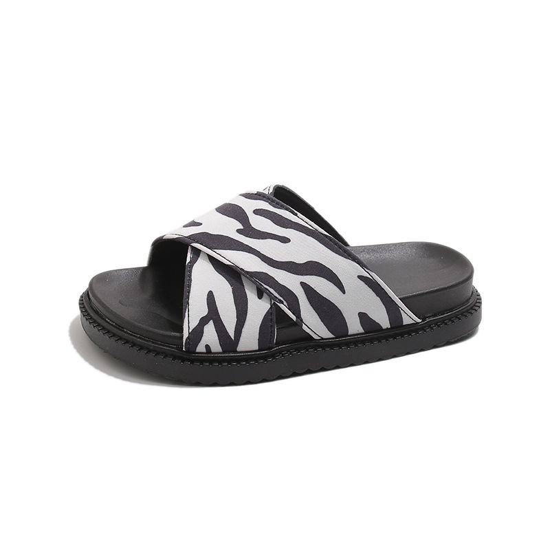 Children's slippers 2026 summer new style fashionable little girls' outdoor slippers medium and large children's soft bottom anti slip beach slippers Children's slippers 2026 summer new style fashionable little girls' outdoor slippers medium and large children's soft bottom anti slip beach slippers
