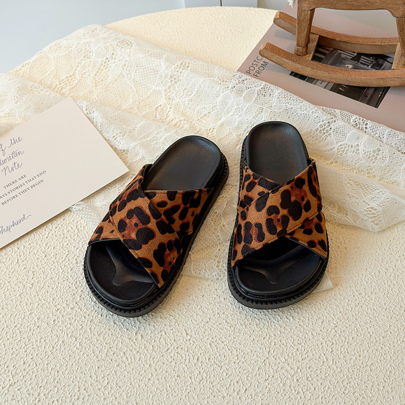 Children's slippers 2026 summer new style fashionable little girls' outdoor slippers medium and large children's soft bottom anti slip beach slippers Children's slippers 2026 summer new style fashionable little girls' outdoor slippers medium and large children's soft bottom anti slip beach slippers