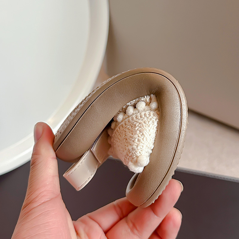Girls' Sandals 2024 Summer New Ethnic Style Children's Elementary School Retro Leisure Soft Bottom Beach Middle School Children Girls' Sandals 2024 Summer New Ethnic Style Children's Elementary School Retro Leisure Soft Bottom Beach Middle School Children