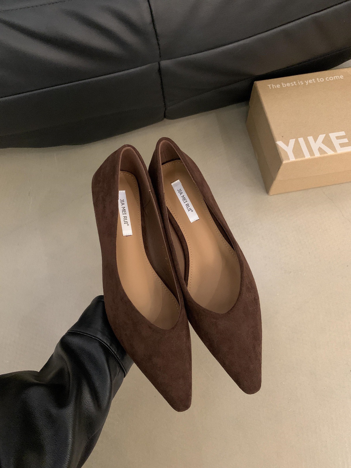Retro low heel pointed shallow mouth single shoe women's shoes 2025 new spring and autumn suede temperament one foot commuting shoes Retro low heel pointed shallow mouth single shoe women's shoes 2025 new spring and autumn suede temperament one foot commuting shoes
