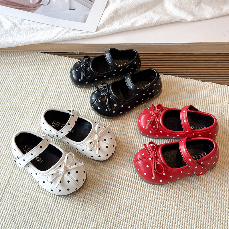 Girls' princess shoes 2026 Spring and Autumn new item for baby girls, retro polka dot small leather shoes, split toe polka dot single shoes, soft soled shoes