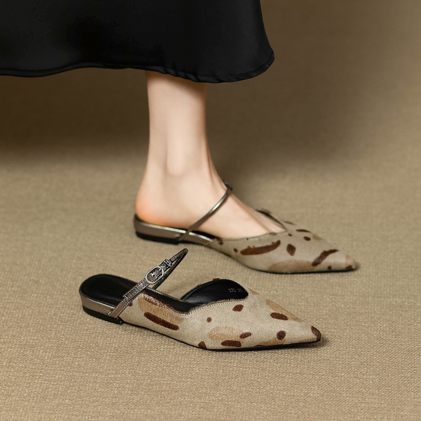 2025 Summer New Pointed Flat Sandals for Women, Fashionable, Light Luxury, Leopard Pattern, Sexy One Word Belt with Headband, Cool Drag