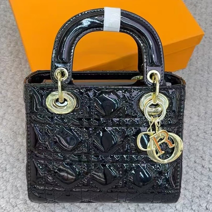 Cross border 2026 new patent leather Daifei women's bag, single shoulder crossbody handbag, stylish and high-end chain women's bag