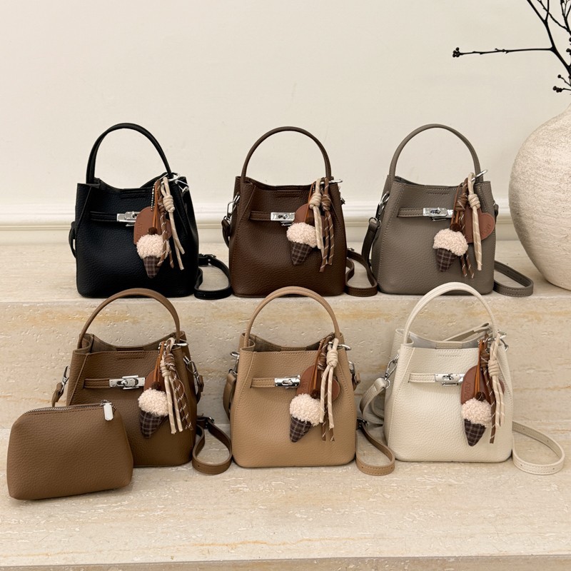 Korean Retro Shoulder Bag for Women, 2026 Autumn New Style, Fashionable and Popular, High Beauty, Simple and Casual Bucket Bag for Women