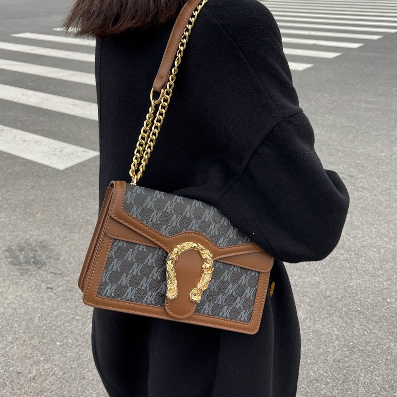 Retro women's bag, 2026 new summer casual trend, personalized and western-style trend, small square bag, niche design bag Retro women's bag, 2026 new summer casual trend, personalized and western-style trend, small square bag, niche design bag