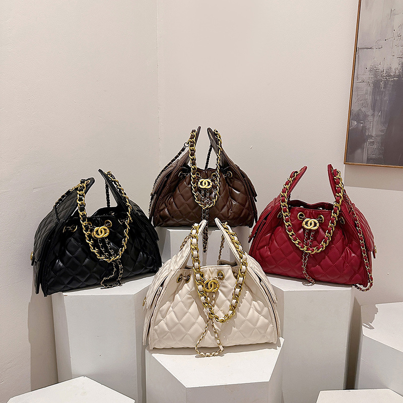 2026 new minimalist diamond grid chain shoulder bag for women, trendy and fashionable drawstring bucket bag, quality sensing and crossbody bag