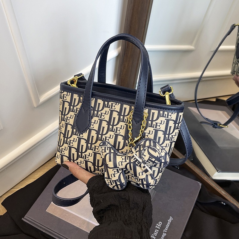 Handheld vegetable basket bag, women's bag, 2026 new fashion letter printed shoulder bag, bucket bag, popular crossbody bag