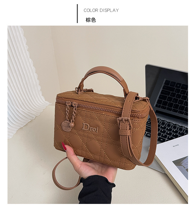 Ins Super Hot 2026 High Beauty Explosive Fragrant Style Lingge Versatile Box Bag Single Shoulder Cross Shoulder Handheld Korean Edition Bag Ins Super Hot 2026 High Beauty Explosive Fragrant Style Lingge Versatile Box Bag Single Shoulder Cross Shoulder Handheld Korean Edition Bag