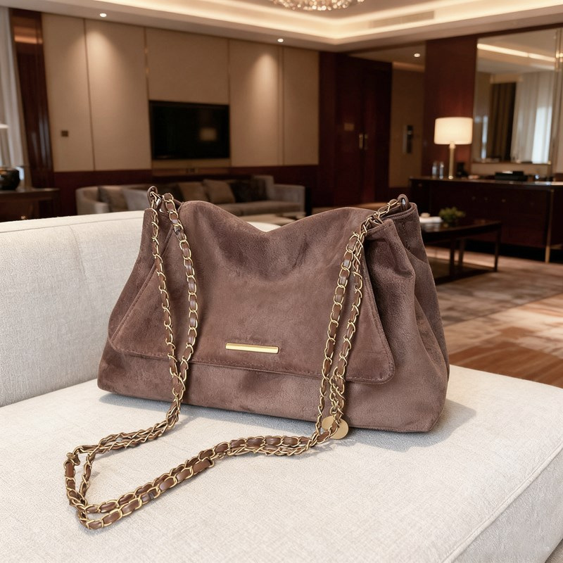 Ladies' fashionable niche crossbody bag 2026 autumn new item chain armpit bag suede and stylish single shoulder crossbody bag for women