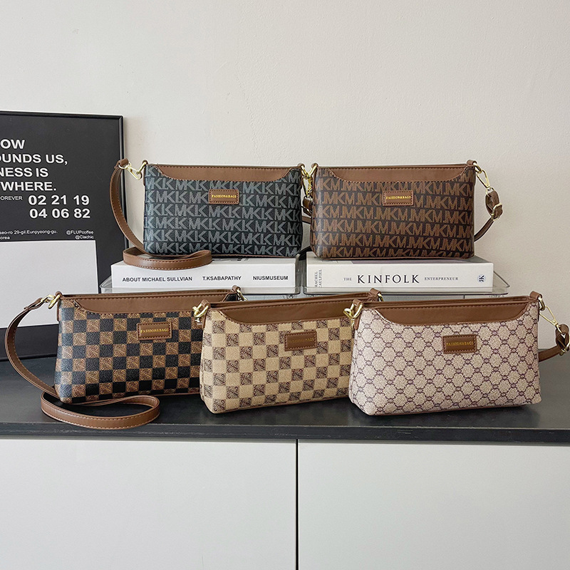2026 autumn new textured crossbody bag with fashionable temperament, retro trend, lightweight and simple casual single shoulder bag for women
