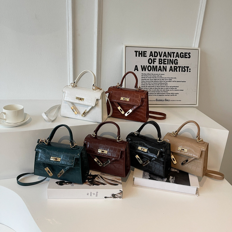 2026 new women's bag fashion women's trend niche design crossbody bag small square bag shoulder bag stylish handbag