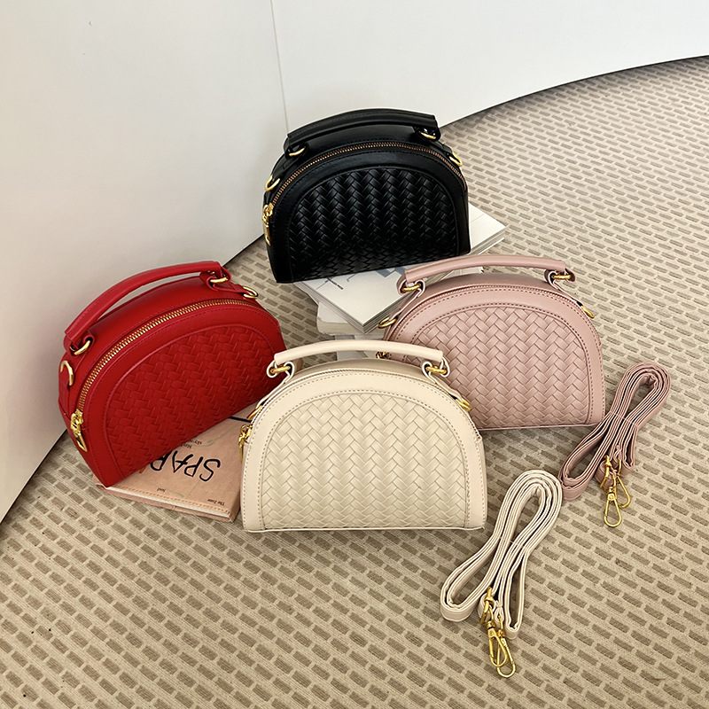 Bags2026 new women's bag cross-border foreign trade hand-held shoulder bag European and American fashion woven crossbody bag small bag trend