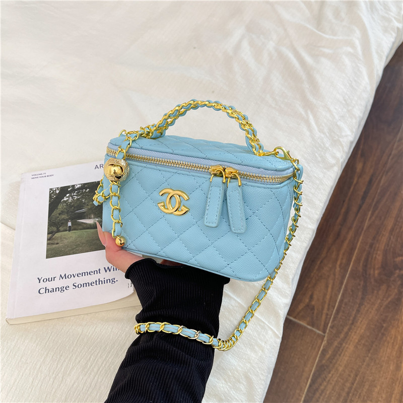 Korean style textured large capacity shoulder bag, new trendy and fashionable diamond grid embroidered crossbody bag, stylish commuting handbag
