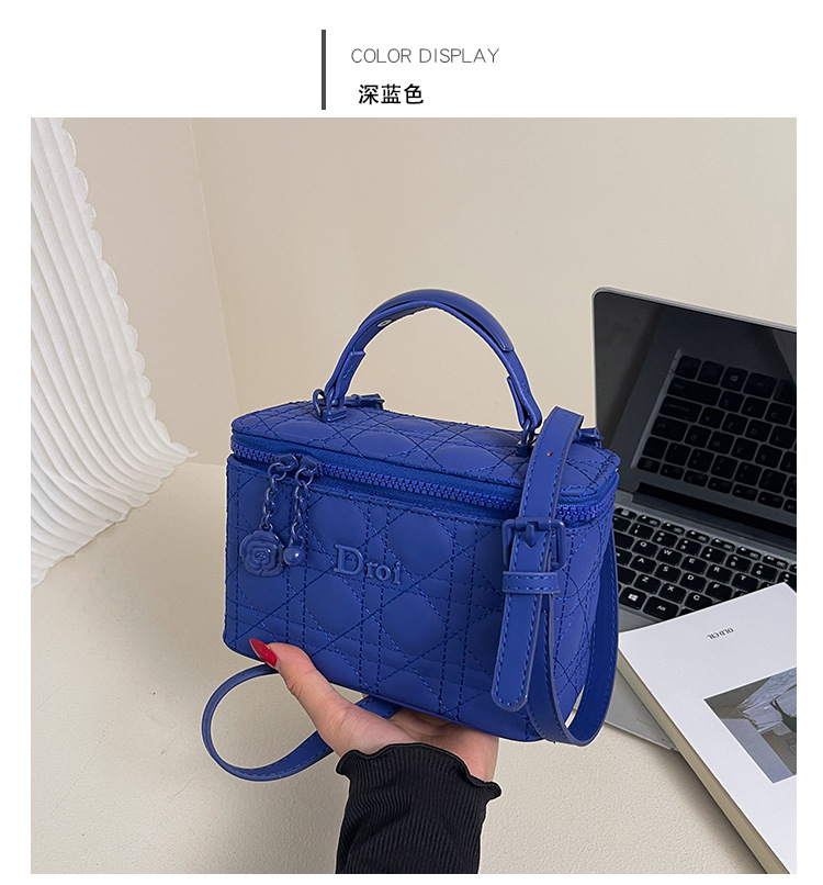 Ins Super Hot 2026 High Beauty Explosive Fragrant Style Lingge Versatile Box Bag Single Shoulder Cross Shoulder Handheld Korean Edition Bag Ins Super Hot 2026 High Beauty Explosive Fragrant Style Lingge Versatile Box Bag Single Shoulder Cross Shoulder Handheld Korean Edition Bag