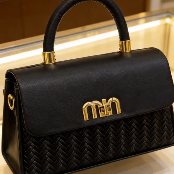 2025 Summer New Woven Bag Women's Vine Woven Bag Wrinkled Handheld Cross Shoulder Handbag Beach Tote Women's Bag