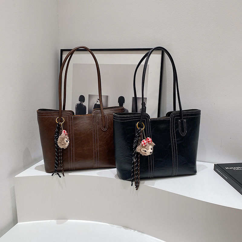 2026 Autumn New Fashionable Simple Solid Color Elegant Tote Bag for Women's Commuting Large Capacity Fashionable Simple Shoulder Bag