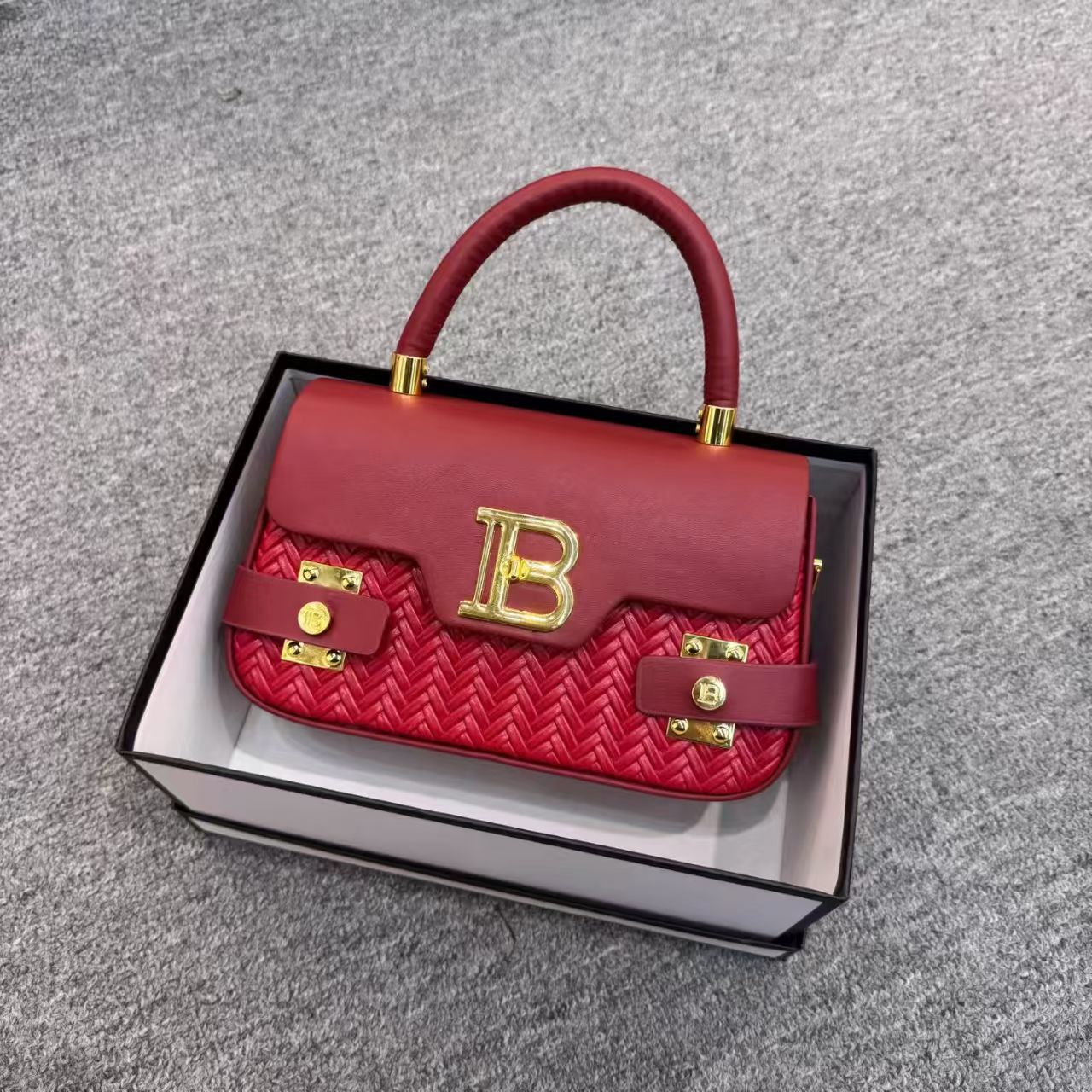 Cross border high-end design women's bag 2026 new casual commuting practical versatile hand-held shoulder crossbody bag Cross border high-end design women's bag 2026 new casual commuting practical versatile hand-held shoulder crossbody bag