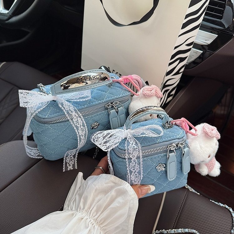 Niche diamond grid embroidery chain bag 2026 new denim handbag with light luxury texture, single shoulder diagonal cross small square bag