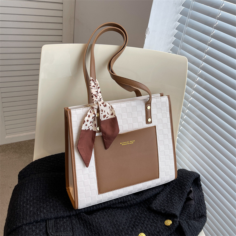 Large Capacity Texture Women's 2026 New Stylish Texture Casual Color blocked Stylish Single Shoulder Underarm Tote Bag