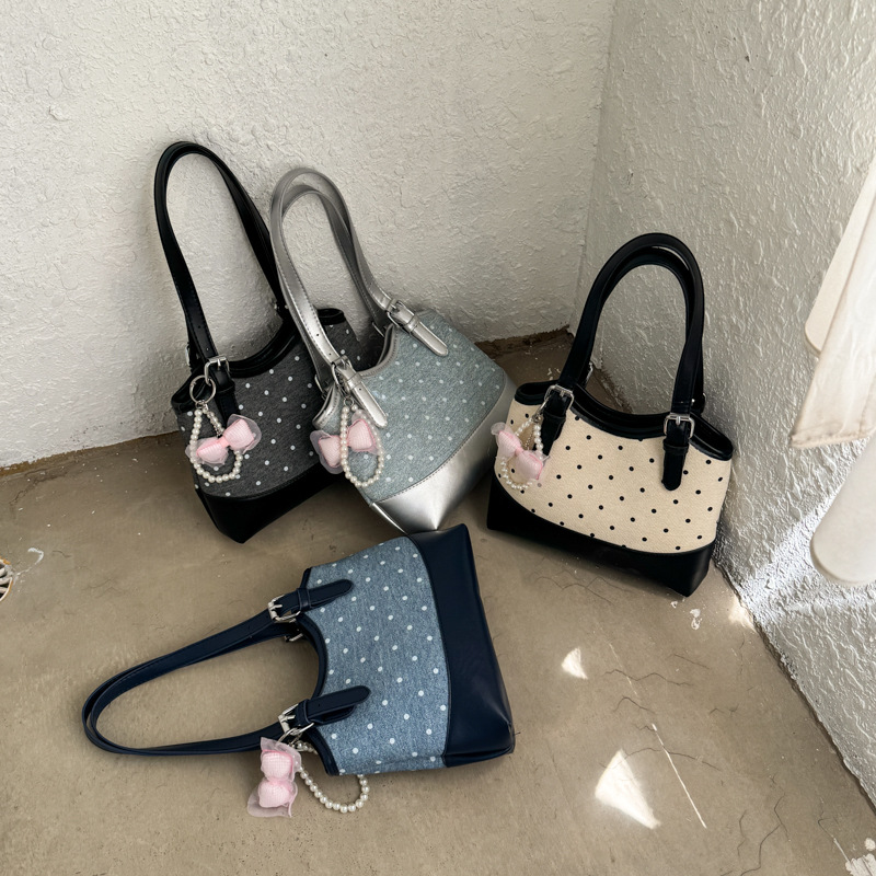 Tote bag for women 2026 new style commuting stylish personality large capacity simple underarm bag niche design shoulder bag