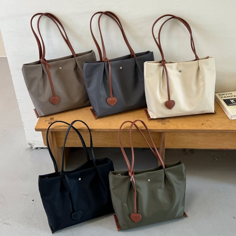 Universal women's bag 2026 autumn tote bag magnetic buckle simple style commuting versatile large capacity classic lightweight