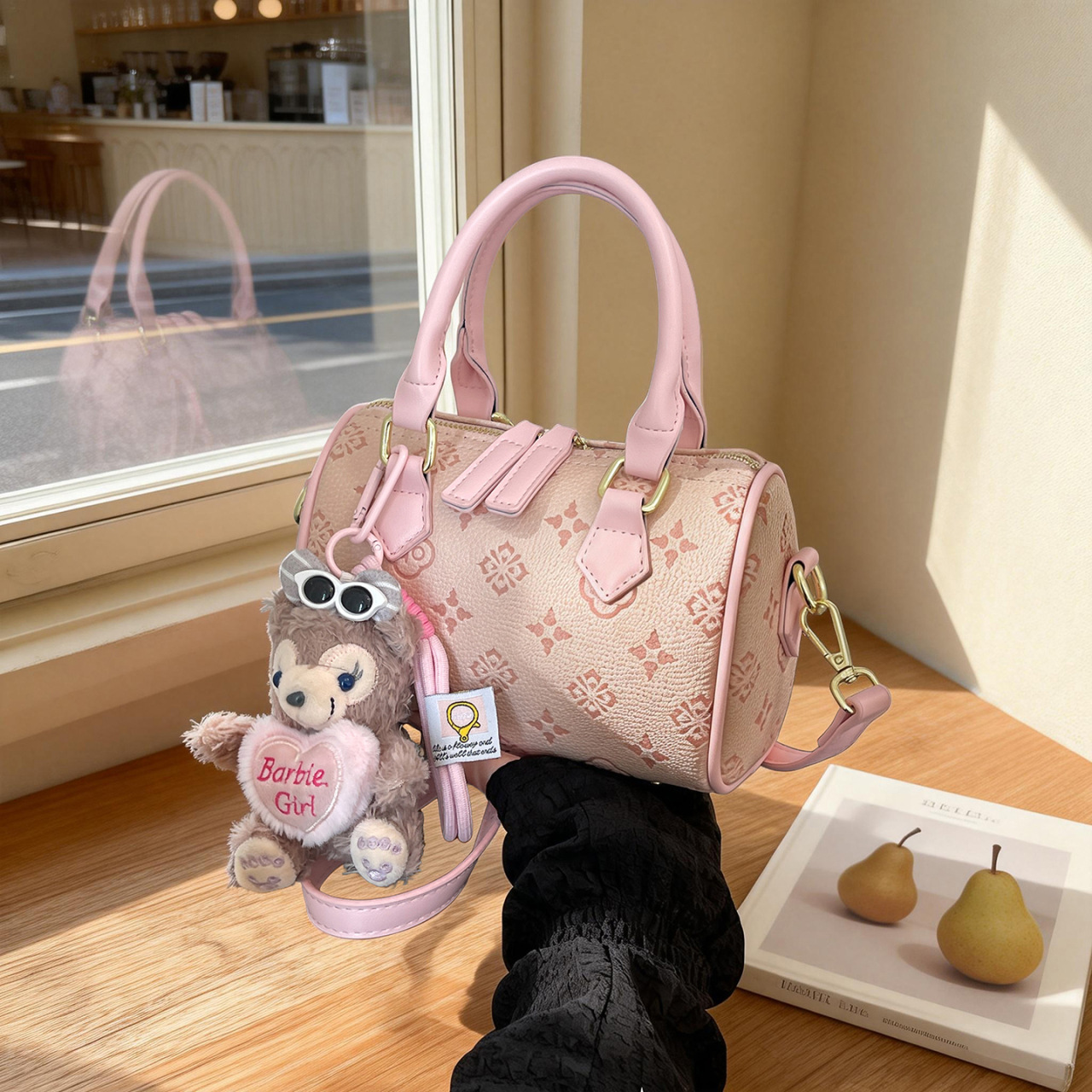 Cross border embossed Boston pillow bag, women's new fashionable contrasting color hand-held shoulder bag, stylish crossbody bag