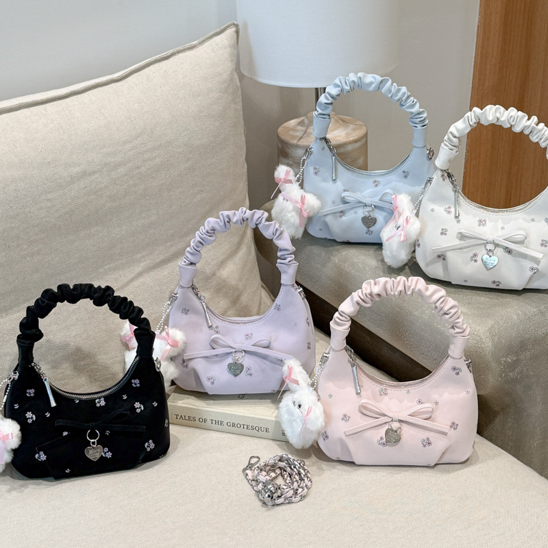 Korean version of niche fashion pleated hand-held cloud bag for women 2026 new stylish single shoulder crossbody bag commuting crescent bag