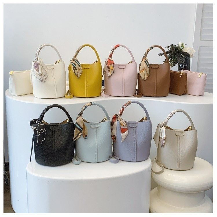Cross border summer fashion handbag solid color 2026 new French style small fresh shoulder crossbody bag Western style bucket bag