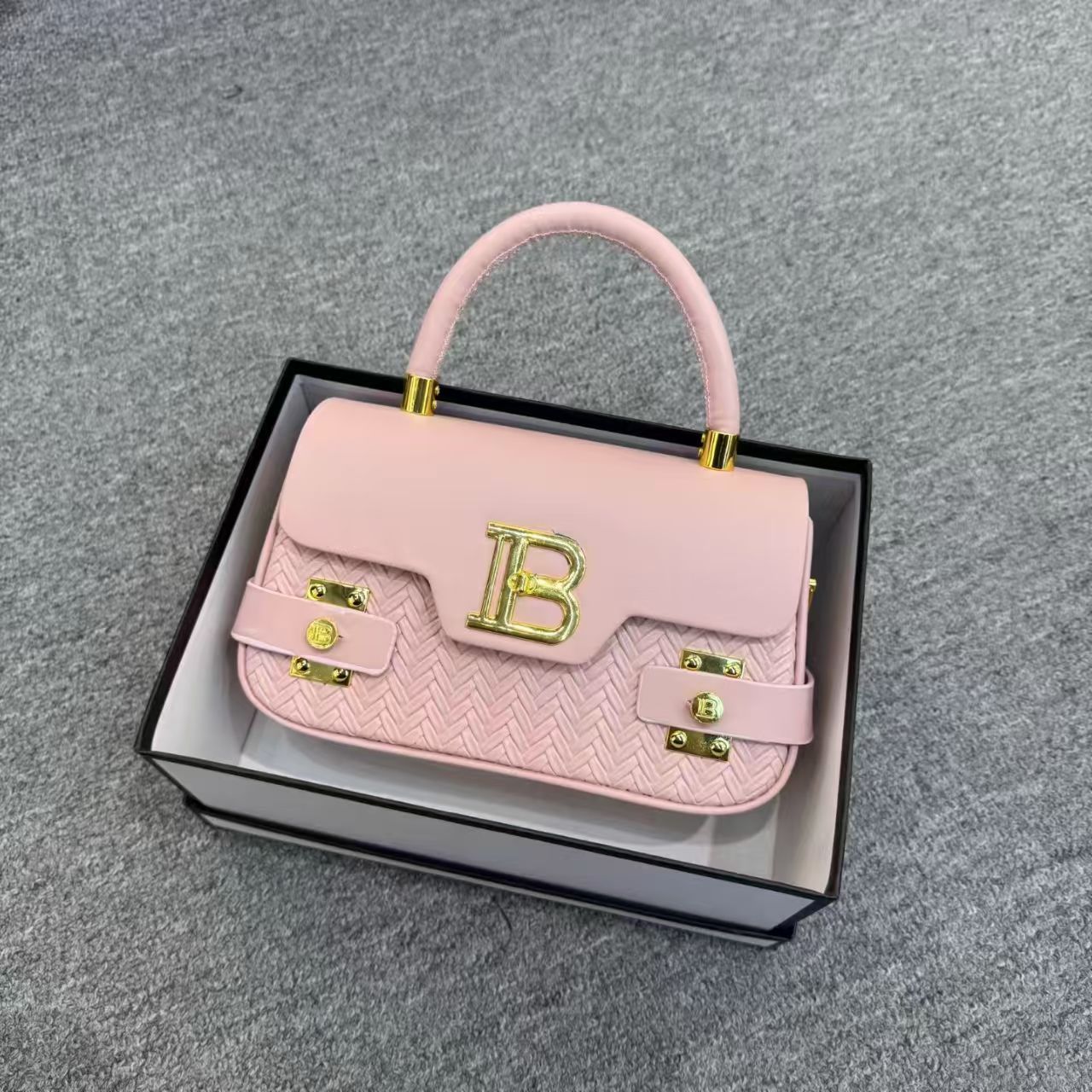 Cross border high-end design women's bag 2026 new casual commuting practical versatile hand-held shoulder crossbody bag Cross border high-end design women's bag 2026 new casual commuting practical versatile hand-held shoulder crossbody bag