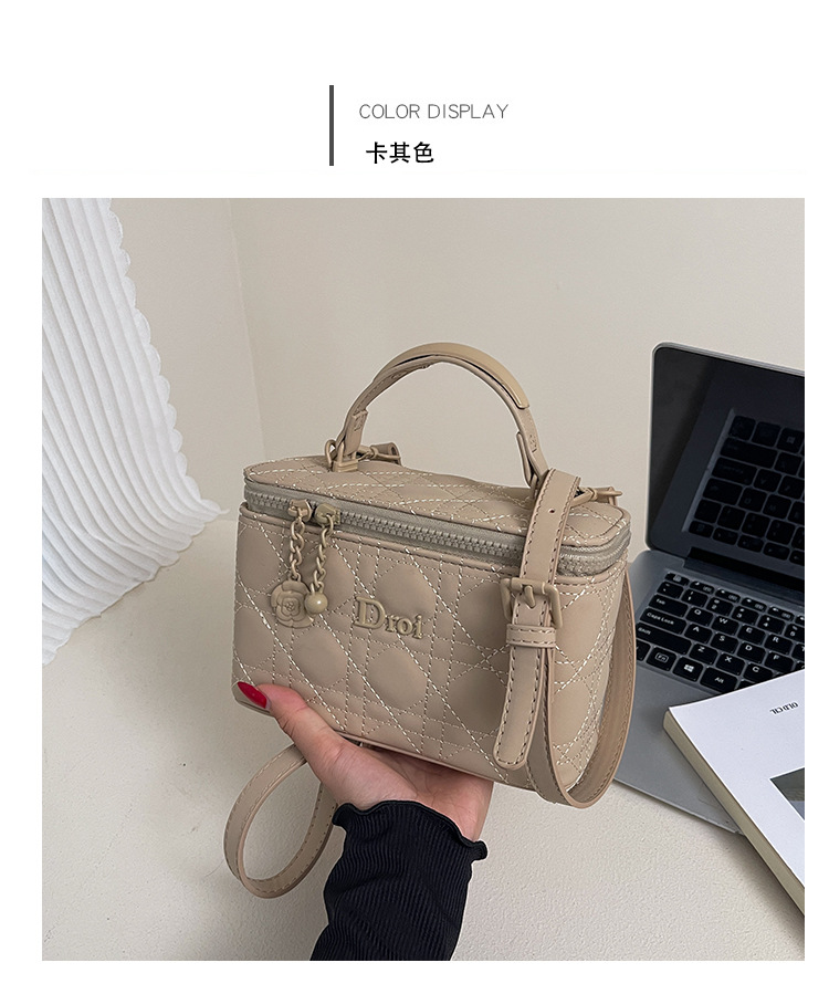 Ins Super Hot 2026 High Beauty Explosive Fragrant Style Lingge Versatile Box Bag Single Shoulder Cross Shoulder Handheld Korean Edition Bag Ins Super Hot 2026 High Beauty Explosive Fragrant Style Lingge Versatile Box Bag Single Shoulder Cross Shoulder Handheld Korean Edition Bag