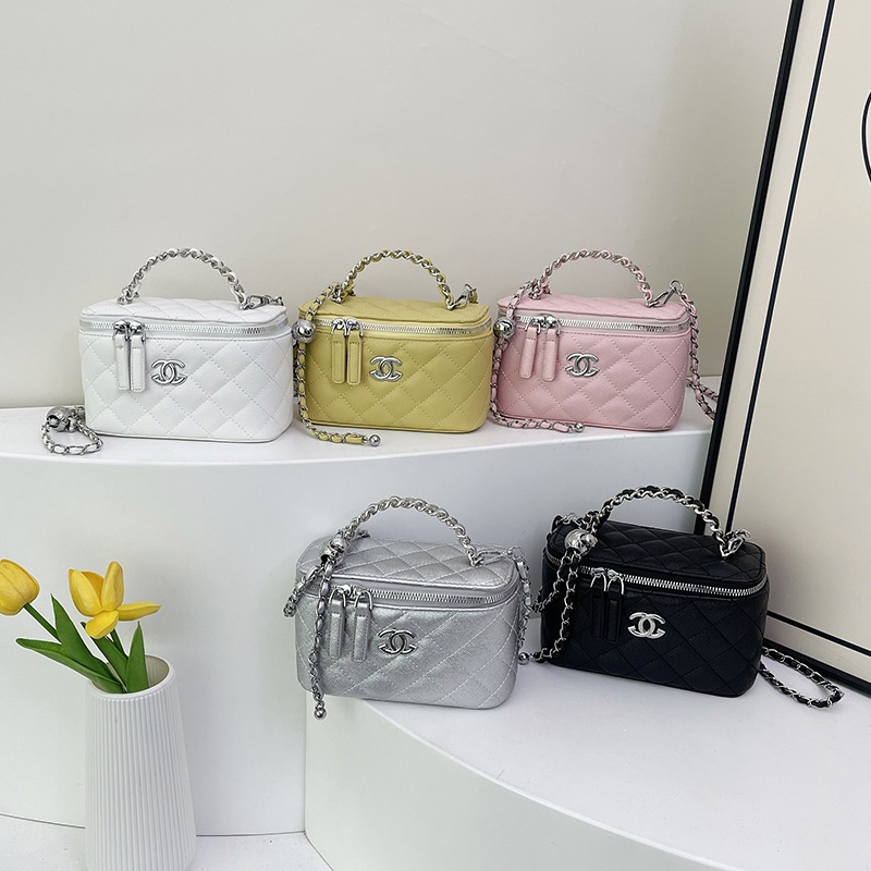 Xiaoxiangfeng Lingge Chain Box Bag 2026 New Handheld Makeup Bag Light Luxury Fashion Single Shoulder Cross Shoulder Small Square Bag