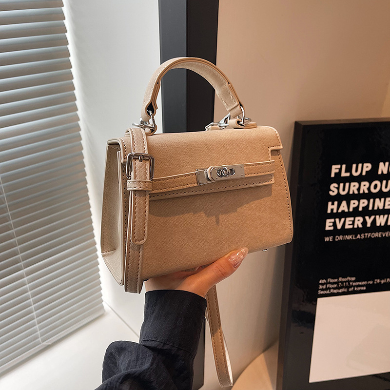 Fashionable and casual women's bag 2026 new Korean version simple shoulder bag trendy and textured crossbody handbag stylish Kelly bag