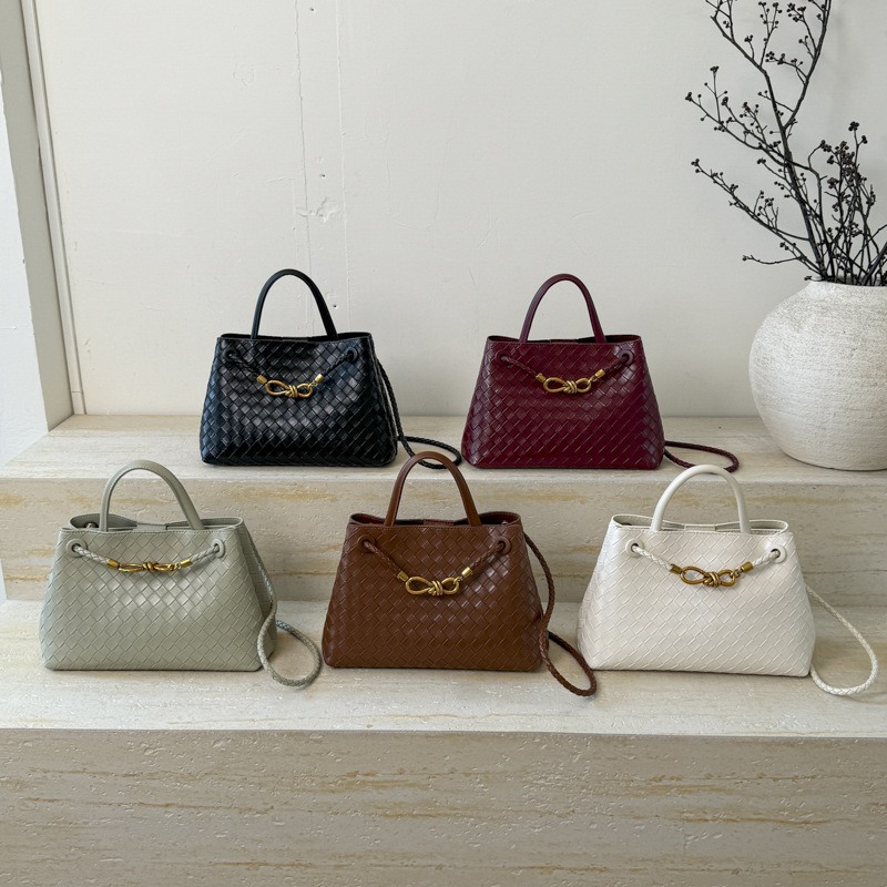 Vintage large capacity bags, women's handmade woven bags, versatile handbags, fashionable and casual single shoulder crossbody bags