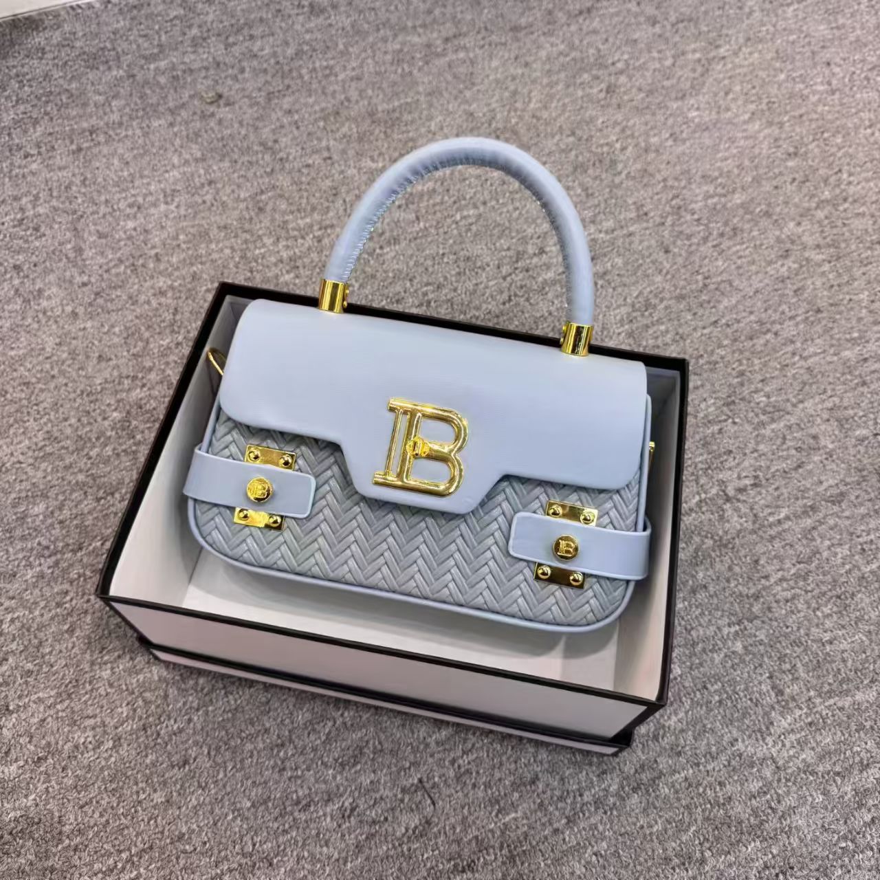 Cross border high-end design women's bag 2026 new casual commuting practical versatile hand-held shoulder crossbody bag Cross border high-end design women's bag 2026 new casual commuting practical versatile hand-held shoulder crossbody bag