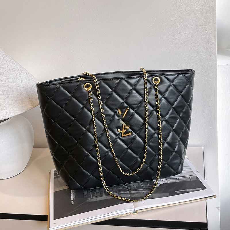 Bags2025 new women's bag large capacity tote bag European and American fashion diamond grid chain shoulder bag Cross border foreign trade bag Bags2025 new women's bag large capacity tote bag European and American fashion diamond grid chain shoulder bag Cross border foreign trade bag