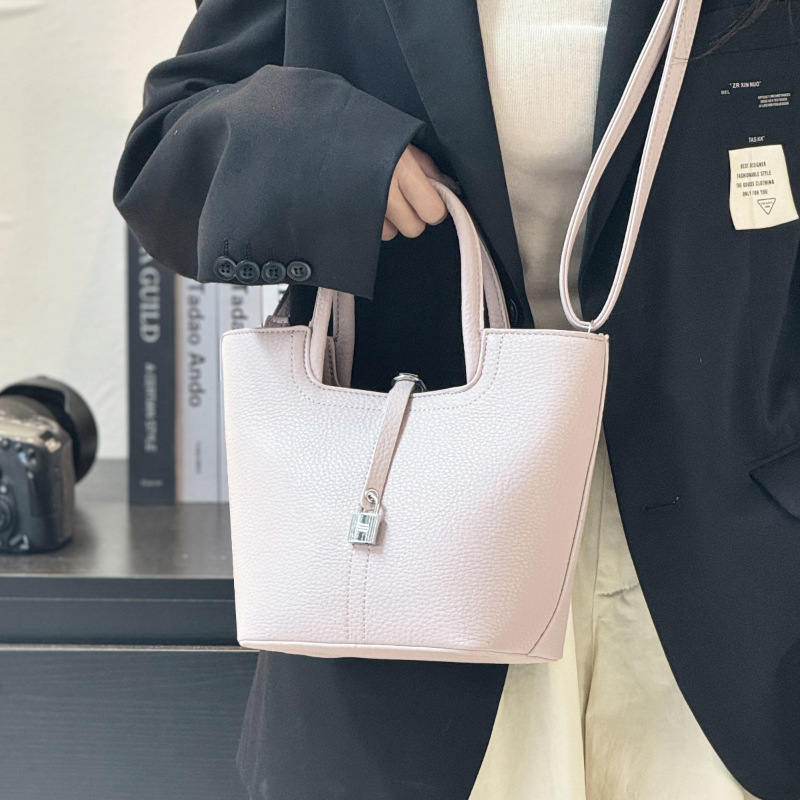 2025 New Vegetable Basket Bucket Bag Single Shoulder Diagonal Span Simple Fashion Women's Bag Premium Texture Commuter Handbag