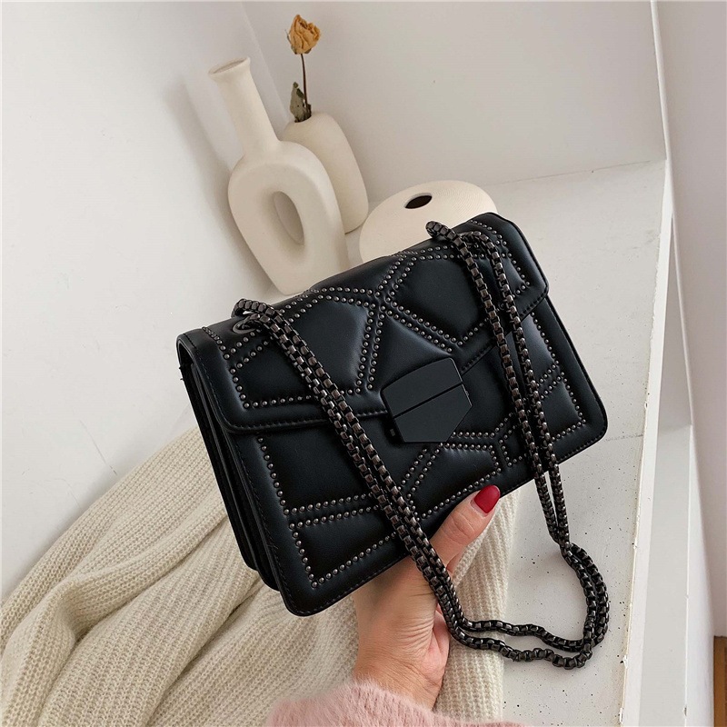 Hong Kong style retro small square bag for women 2026 new style textured western-style chain bag Korean version fashionable versatile single shoulder crossbody bag