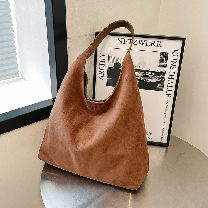 Cross border retro frosted solid color large capacity tote bag 2026 new ins fashion mother and child bag single shoulder armpit bag