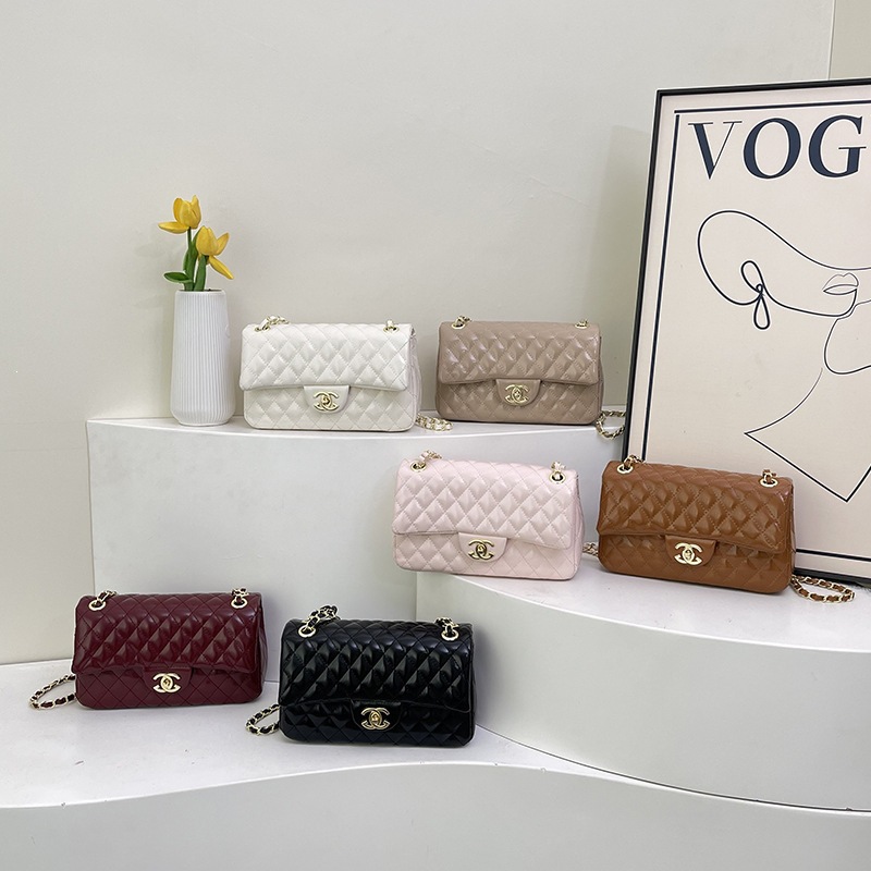 Cross border Xiaoxiangfeng Ling grid embroidery thread chain shoulder bag 2026 new shiny and fashionable commuting crossbody small square bag batch