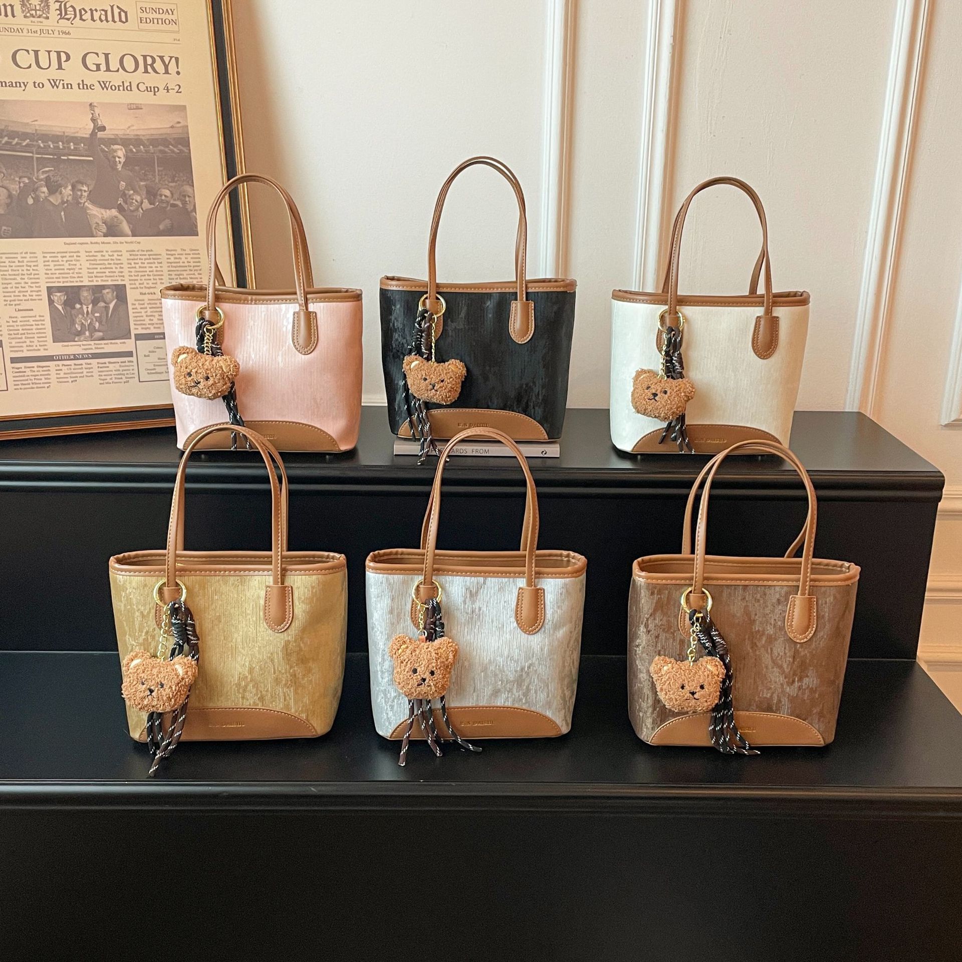Korean version color blocking fashionable hand-held tote bag for women 2026 new single shoulder women's bag simple and high-end sensory communication crossbody bag