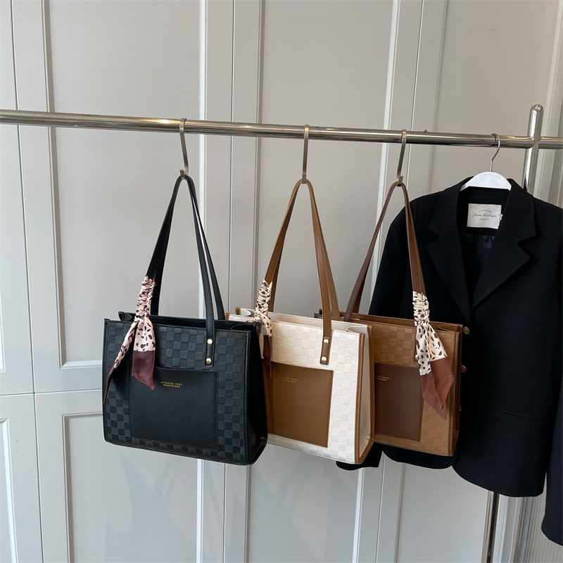 Large Capacity Texture Women's 2026 New Stylish Texture Casual Color blocked Stylish Single Shoulder Underarm Tote Bag Large Capacity Texture Women's 2026 New Stylish Texture Casual Color blocked Stylish Single Shoulder Underarm Tote Bag